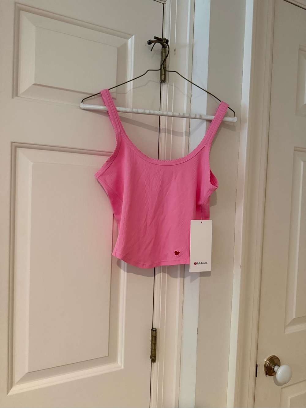 NWT LULULEMON CROP HEART TOP SIZE S